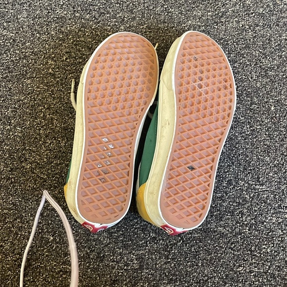 Vans - Picture 2 of 2